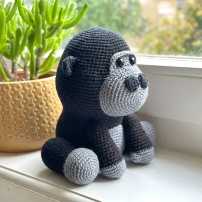 Little Gorilla Amigurumi Crochet Pattern step 3 - construction progress