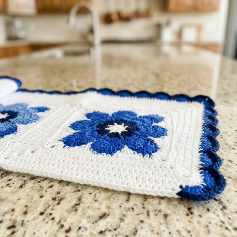Delft Blue Tile Table Runner Crochet Pattern step detail