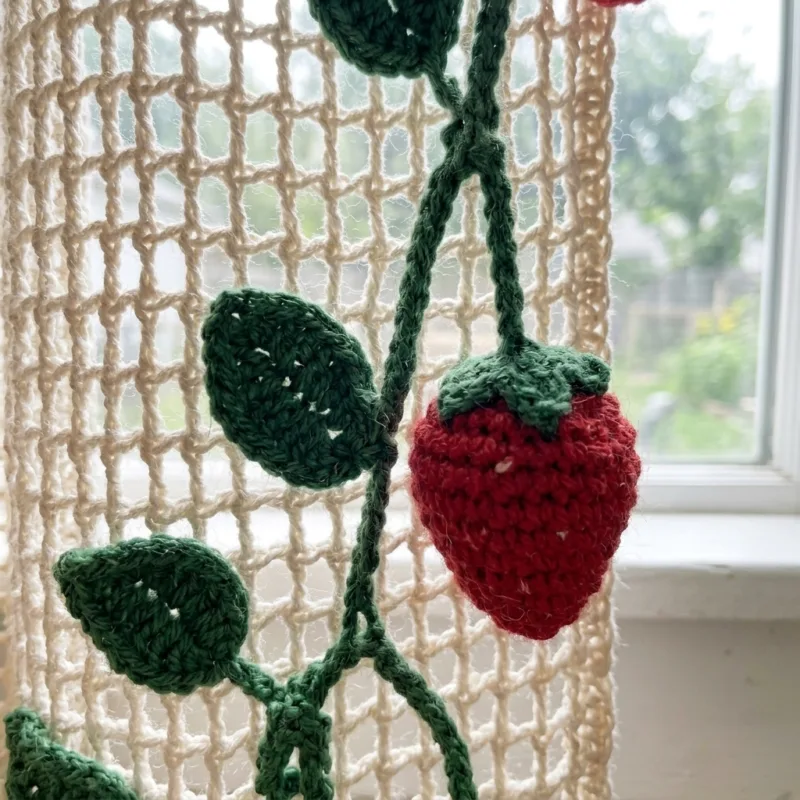 Strawberry and Leaf Filet Curtain Panel Crochet Pattern step detail