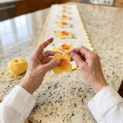 Sunny Daffodil Table Runner Crochet Pattern step 1 - construction progress