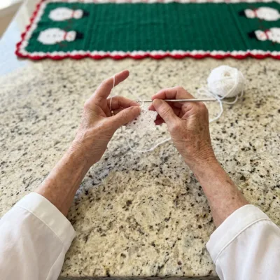 Snowman Christmas Table Runner Crochet Pattern step 1 - construction progress